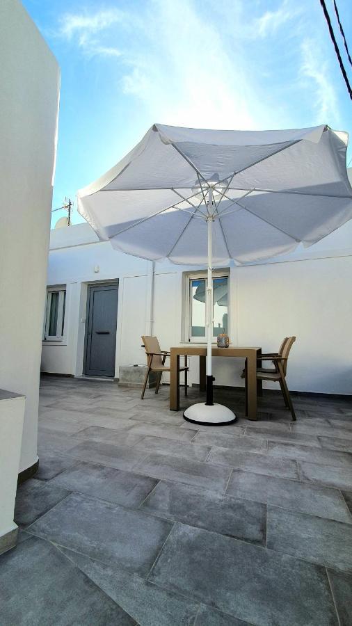 Alexandra'S Boutique House Apartment Triovasálos Exterior photo